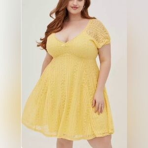 Torrid Betsy Johnson Yellow Lace short sleeve
Sweetheart bodice mini Dress 3X